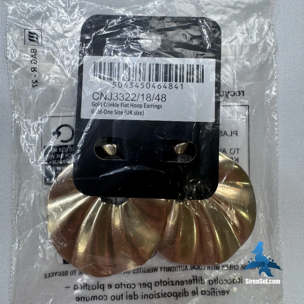 1210 NWT PrettyLittleThing Crinkle Flat Hoop Earrings – One Size – Gold